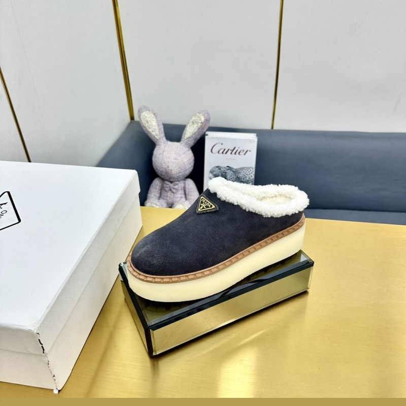 Pra*a slippers
